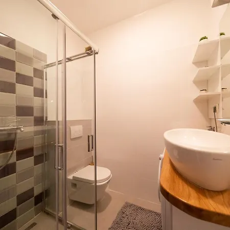 City&sea View 2br 4+2 扎达尔