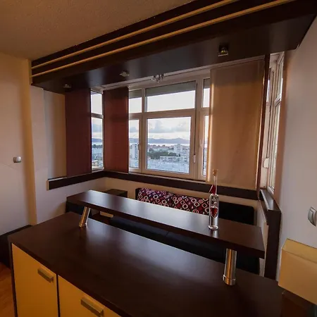 City&sea View 2br 4+2 扎达尔