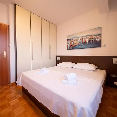 City&sea View 2br 4+2 公寓 扎达尔