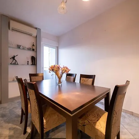 City&sea View 2br 4+2 扎达尔
