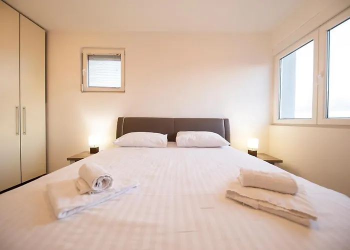 City&sea View 2br 4+2 ザダル