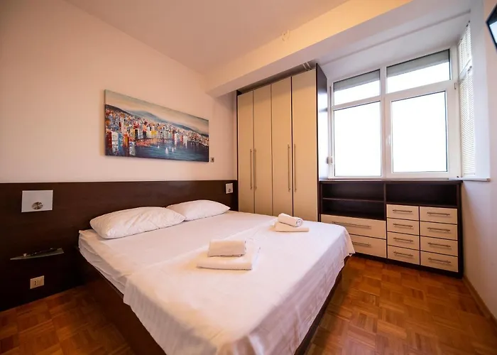 City&sea View 2br 4+2 アパート ザダル